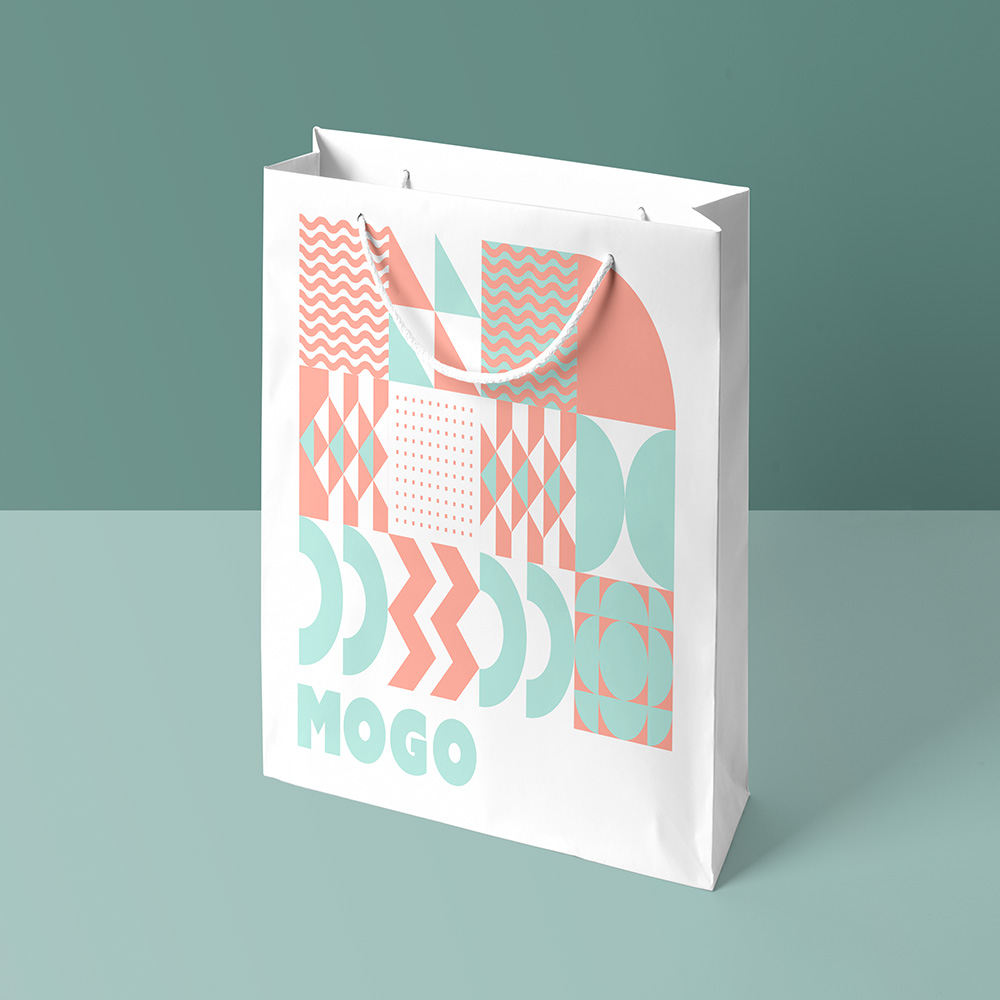 שקית אריזה לבנה עם כחול וכתום